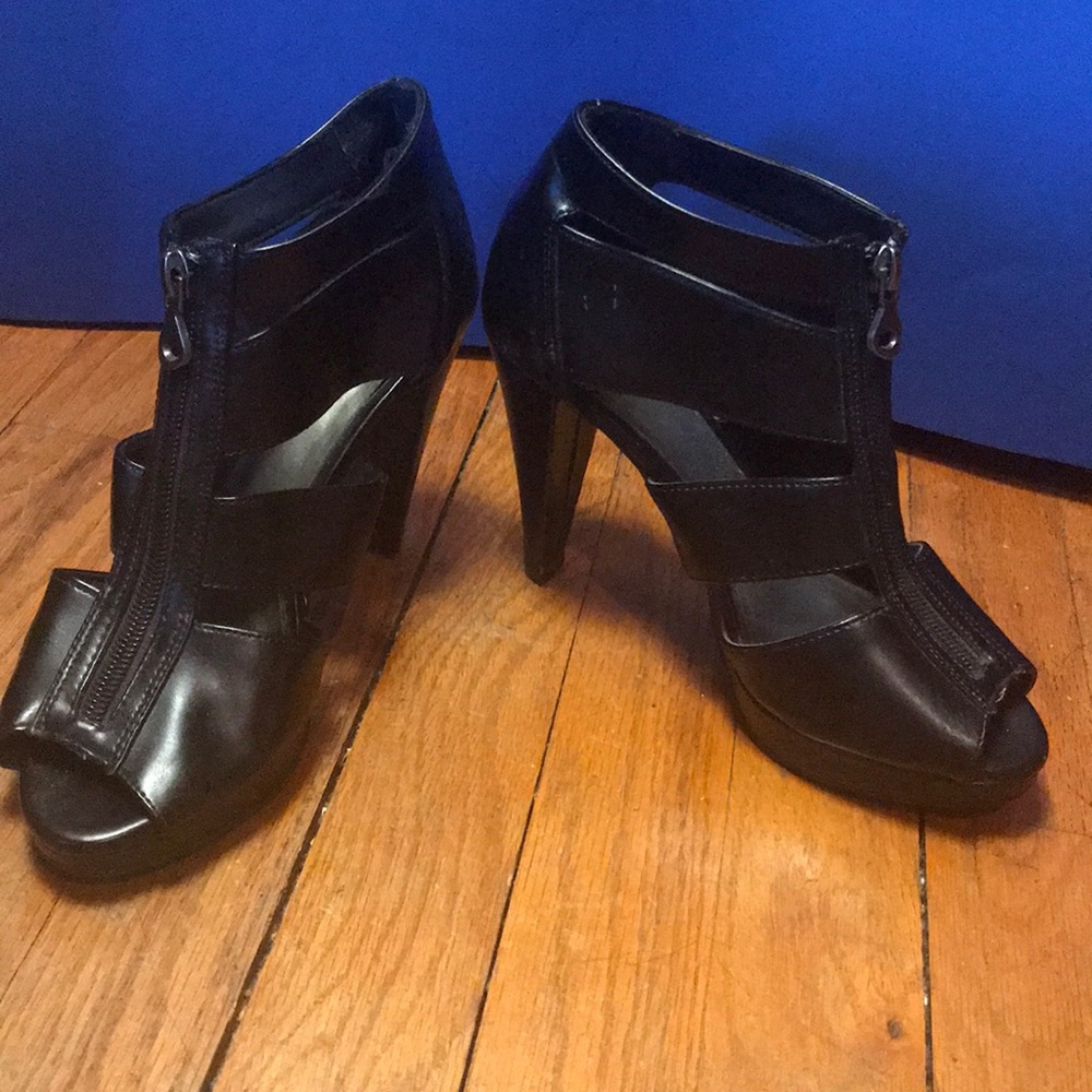 Fioni black peep toe heels